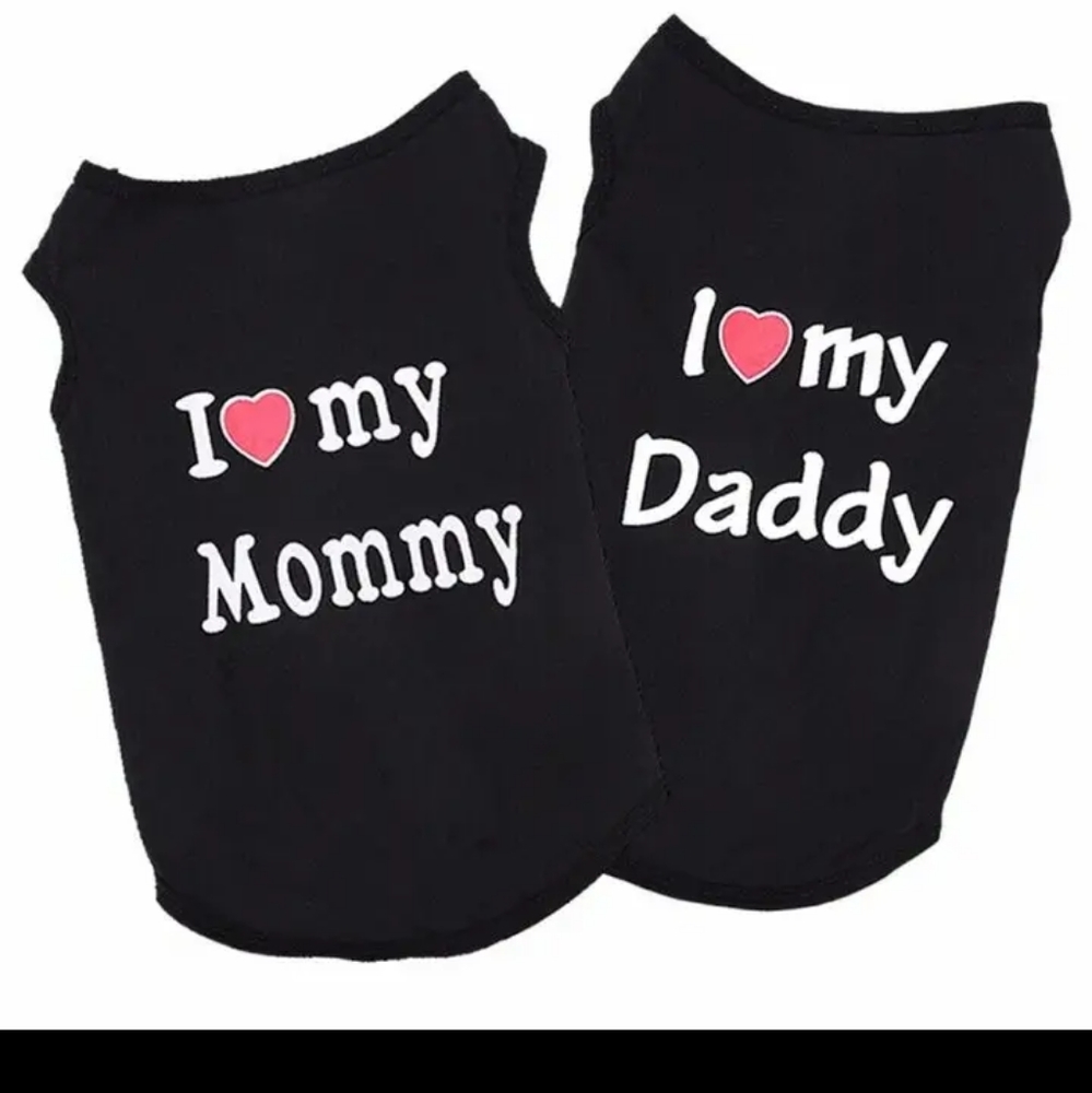 Adorable Mommy and Daddy Matching T-shirts for Dogs